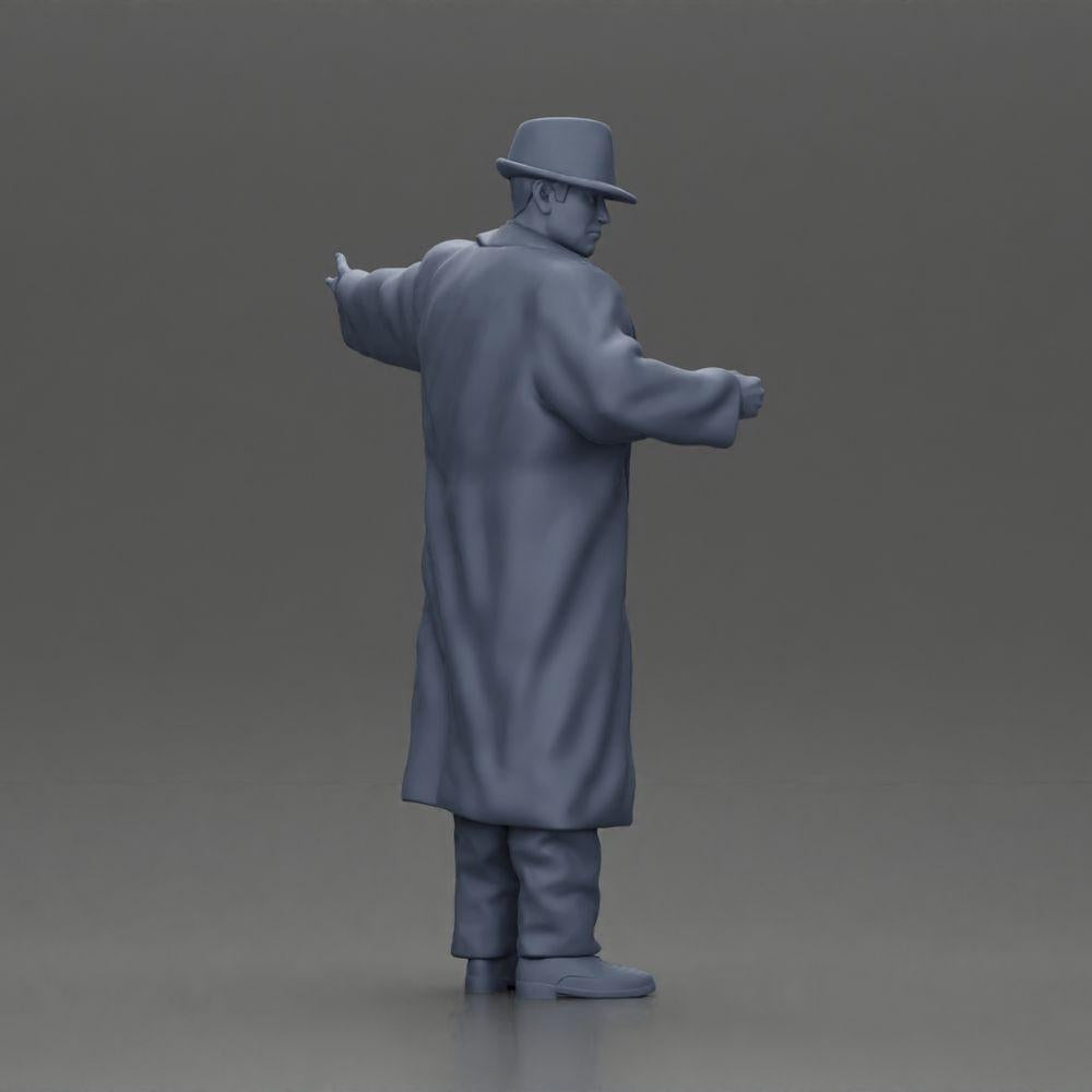 Diorama modelbouw productfoto 8: Diorama-miniatuur: Mafioso in pak en mantel met hoed, gebarend (Ref Nr. A94)