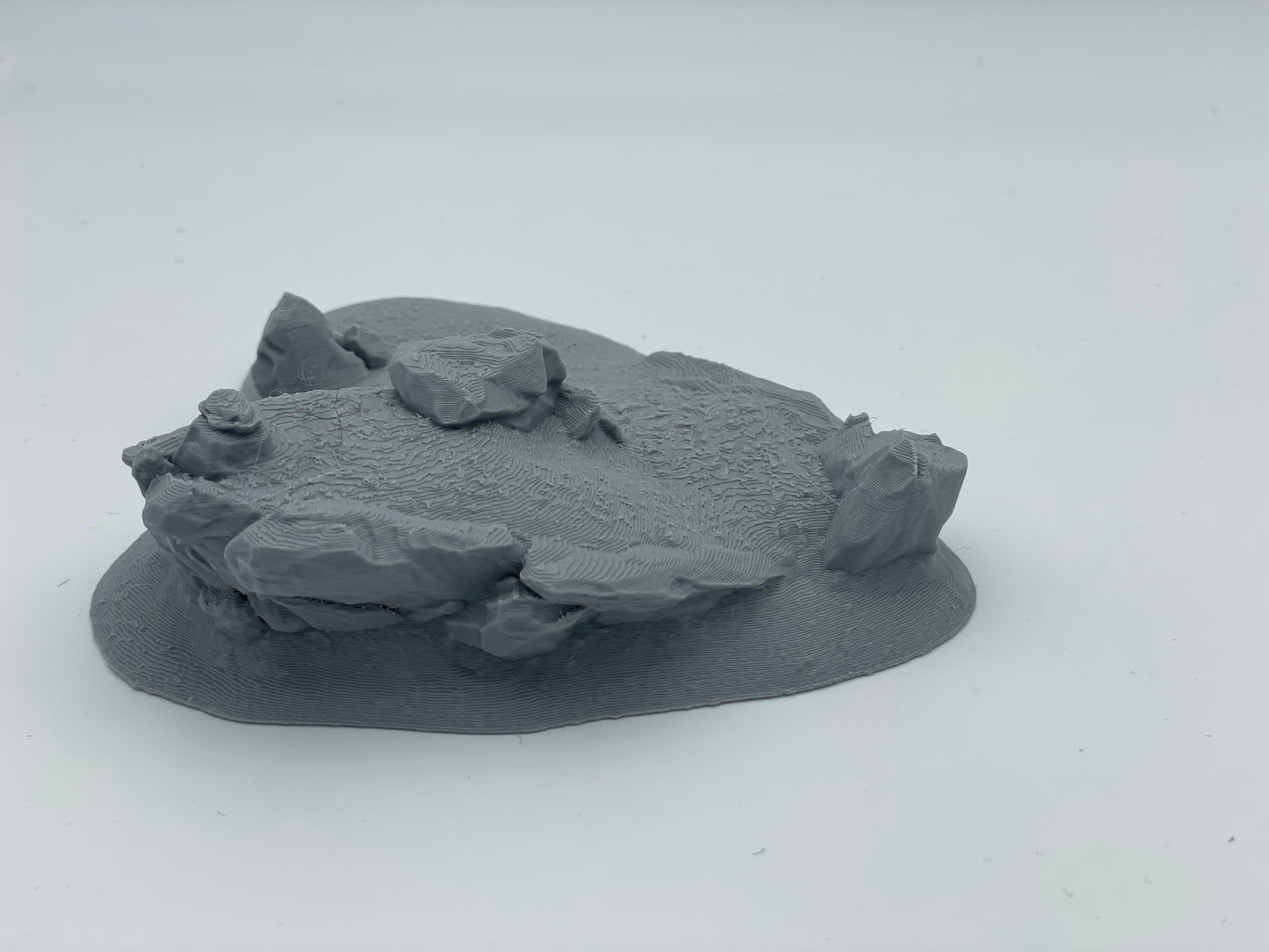 Productfoto Tabletop 28mm The Printing Goes Ever On (TPGEO) 0: Heuvel Terrain Type C - Zachte Verhoging in Grasland
