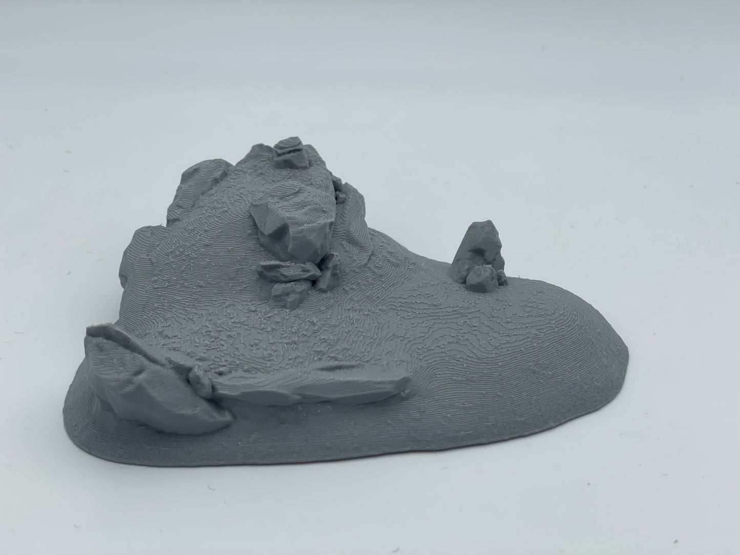 Productfoto Tabletop 28mm The Printing Goes Ever On (TPGEO) 0: Heuvel Terrain Type C - Zachte Verhoging in Grasland