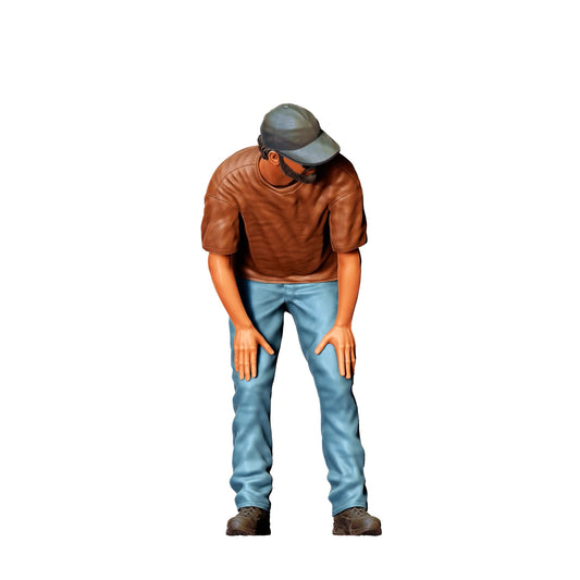 Diorama modelbouw productfoto 0: Man gebogen kijkt naar auto - Autoscene (Ref. Nr. 363)