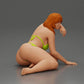 Diorama modelbouw productfoto 1: Miniatuurfiguur: Liggende vrouw in bikini, half gesteund op het strand (Ref Nr. A106)