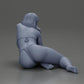 Diorama modelbouw productfoto 8: Miniatuurfiguur: Liggende vrouw in bikini, half gesteund op het strand (Ref Nr. A106)