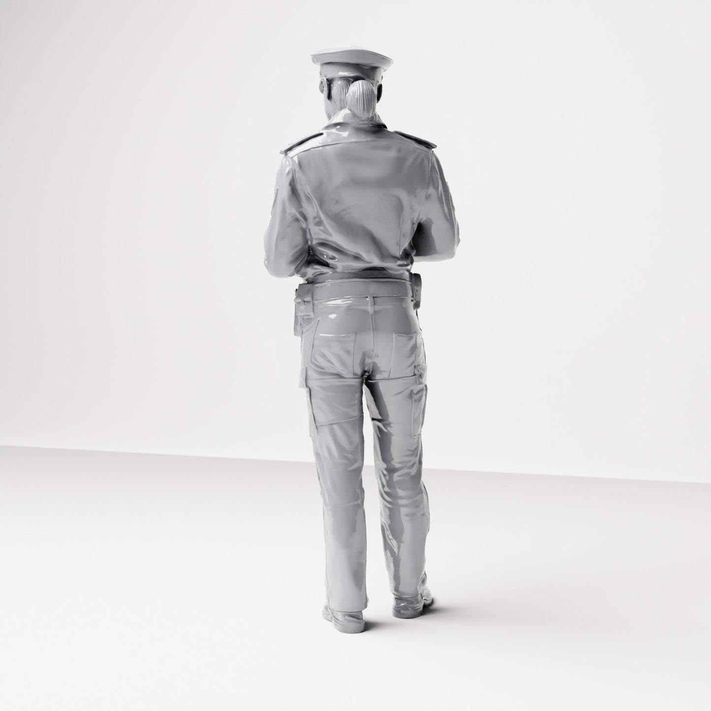 Diorama modelbouw productfoto 2: Staande figuur: Duitse politieagent met dienstpet en handapparaat (B017)