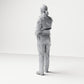 Diorama modelbouw productfoto 2: Staande figuur: Politieagent met dienstgordel & zaklamp (B019)