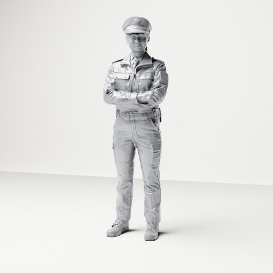 Diorama modelbouw productfoto 0: Staande figuur: Politieagent met dienstpet & gekruiste armen (B021)
