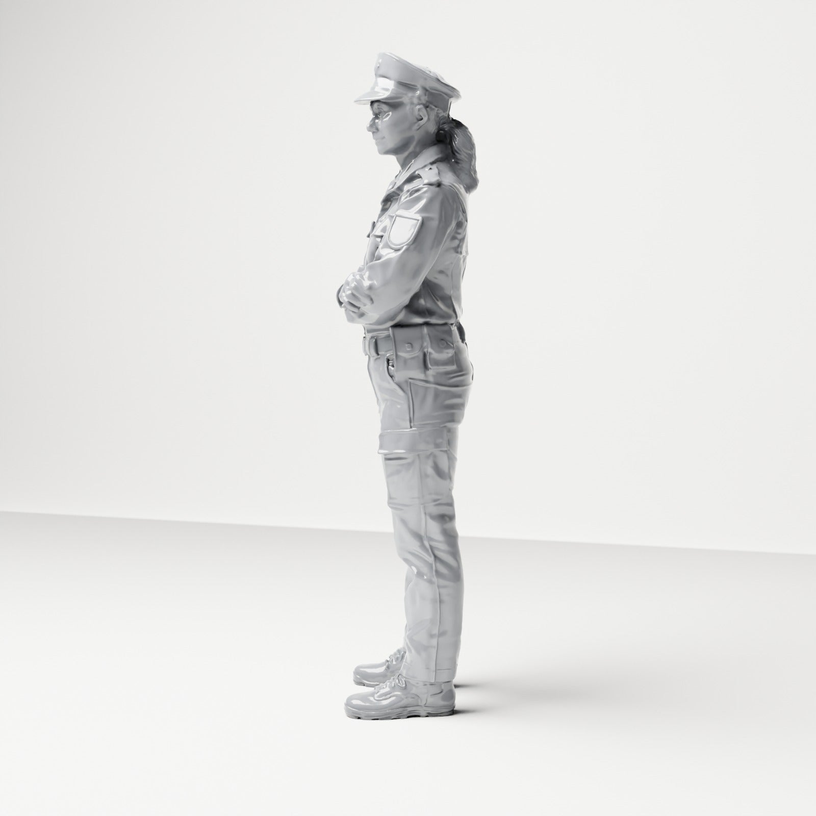 Diorama modelbouw productfoto 1: Staande figuur: Politieagent met dienstmuts en gekruiste armen (B021)
