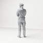Diorama modelbouw productfoto 2: Staande figuur: Politieagent met dienstpet en gekruiste armen (B021)