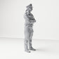 Diorama modelbouw productfoto 3: Staande figuur: Politieman met dienstpet en gekruiste armen (B021)