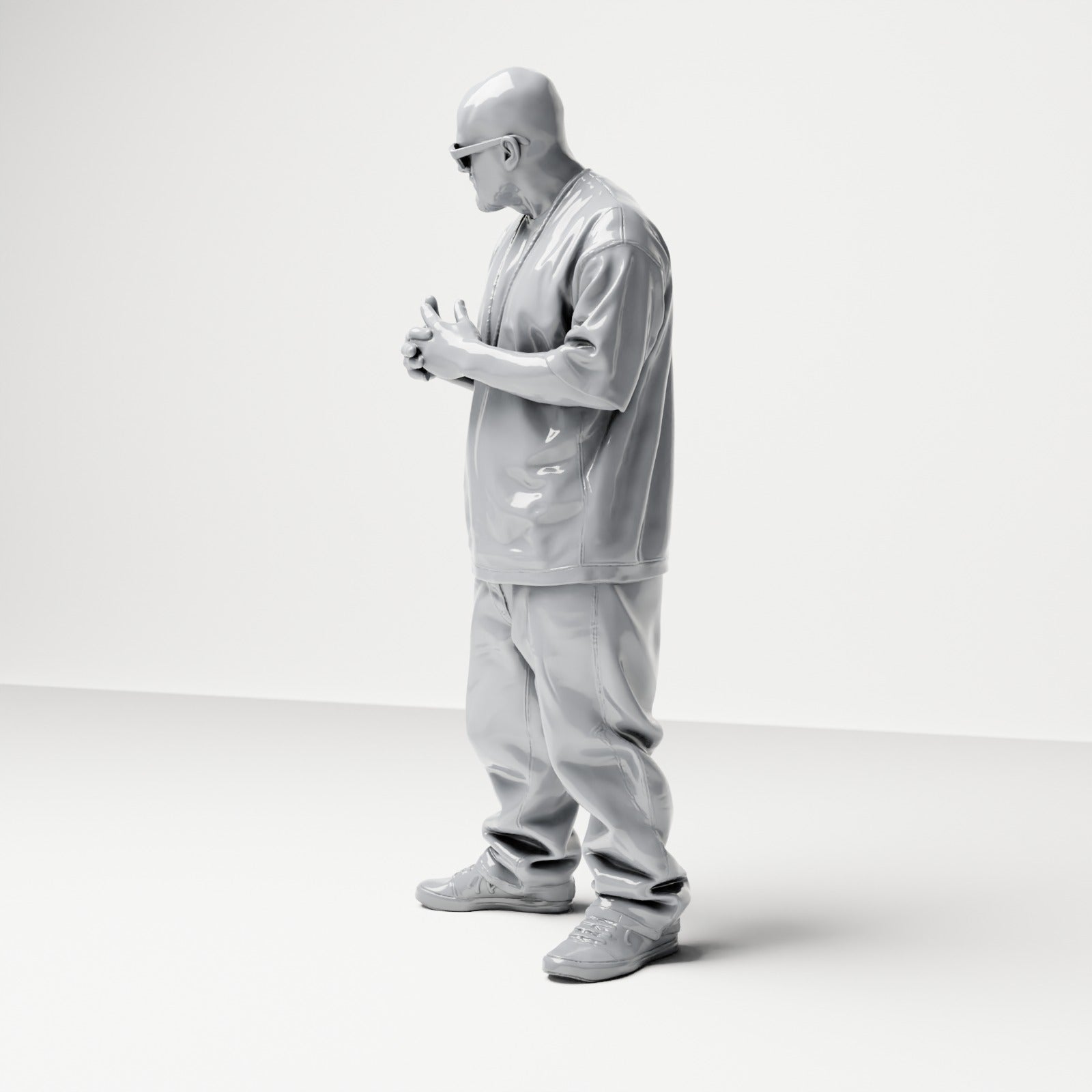 Diorama modelbouw productfoto 1: Staande figuur: Man met zonnebril & ketting, handen voor de borst, wijd shirt & broek (B028)
