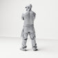 Diorama modelbouw productfoto 2: Staande figuur: Persoon met gekruiste armen, zonnebril & mouwloos bovenstuk, wijde broek (B029)