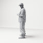 Diorama modelbouw productfoto 1: Staande figuur: Man met pet & gevouwen handen, shirt met borstzakken, doek in zak (B030)