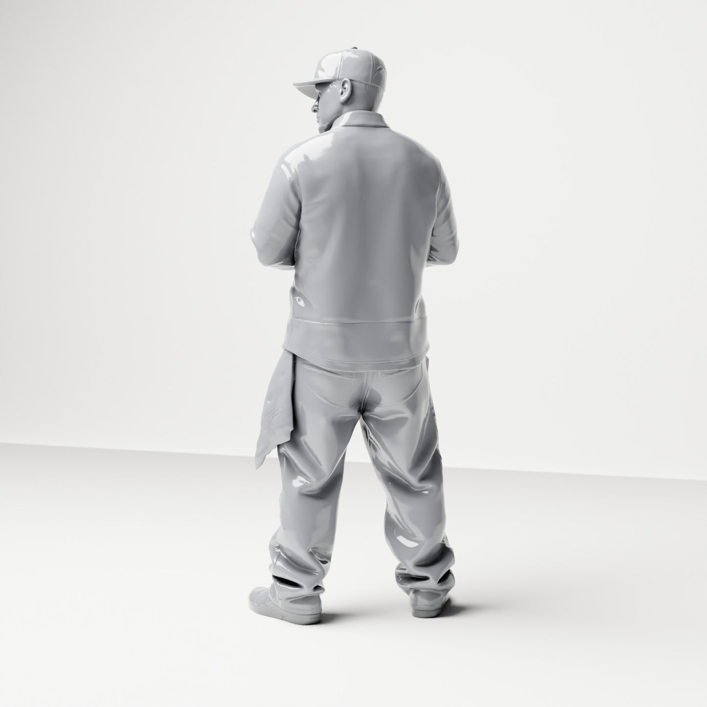 Diorama modelbouw productfoto 2: Staande figuur: Man met pet en gevouwen handen, shirt met borstzakken, doek in zak (B030)