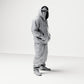 Diorama modelbouw productfoto 3: Staande figuur: Persoon met hoodie, pet & gezichtdoek, handen in de zakken (B034)