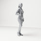 Diorama modelbouw productfoto 3: Staande figuur: Sportvrouw in trainingskleding met drinkfles (B036)