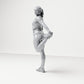 Diorama modelbouw productfoto 1: Staande figuur: Sporter in rekhouding, houdt de voet achter het lichaam (B040)