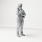 Diorama modelbouw productfoto 3: Staande figuur: moeder met baby in de armen (B047)