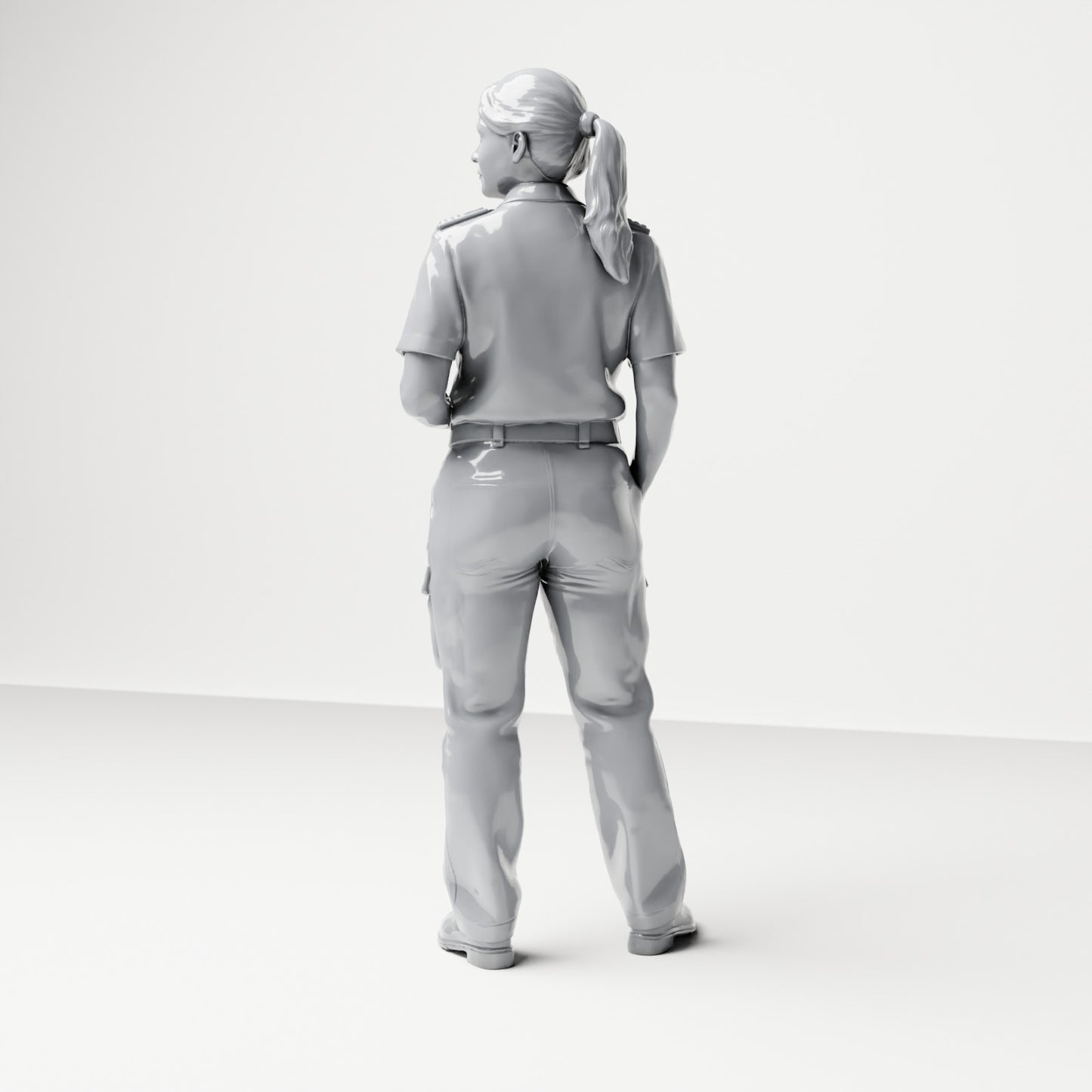 Diorama modelbouw productfoto 2: Staande figuur: scheepsbemanningsvrouw in uniform met verrekijker (B050)