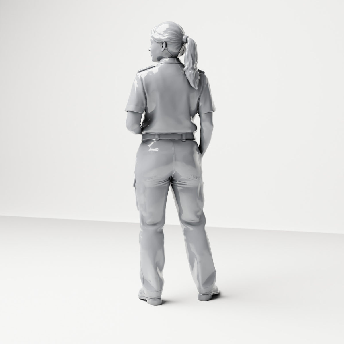 Diorama modelbouw productfoto 2: Staande figuur: scheepsbemanningsvrouw in uniform met verrekijker (B050)