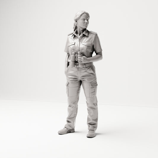 Stehende Figur: Schiffsbesatzungsfrau in Uniform mit Fernglas (B050) - Vorderansicht