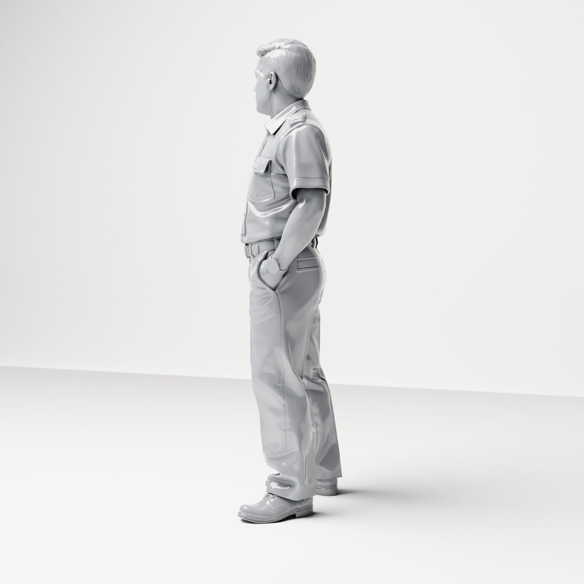 Diorama modelbouw productfoto 1: Staande figuur: scheepsbemanningslid in uniform met schouderstukken (B051)