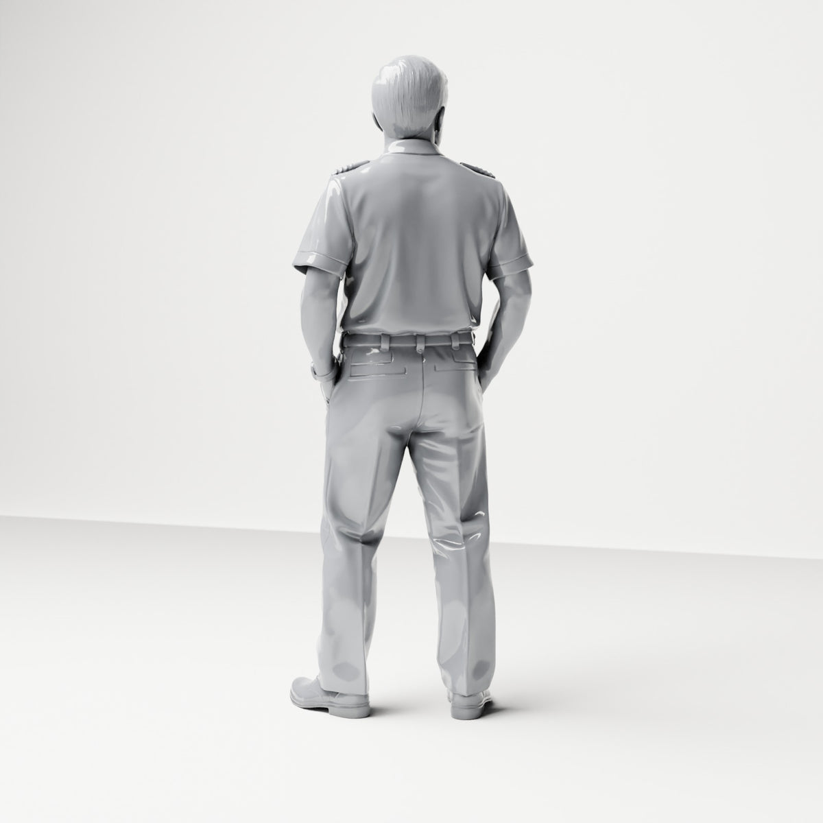 Diorama modelbouw productfoto 2: Staande figuur: scheepsbemanningslid in uniform met schouderstukken (B051)