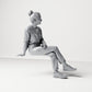 Diorama modelbouw productfoto 3: Zittende figuur: toeschouwer met gekruiste benen en handen in de schoot (B055)