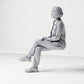 Diorama modelbouw productfoto 1: zittende figuur: toeschouwster met gekruiste benen en handen op de knie (B056)