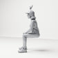 Diorama modelbouw productfoto 1: Zittende figuur: toeschouwster met opgeheven arm (B059)