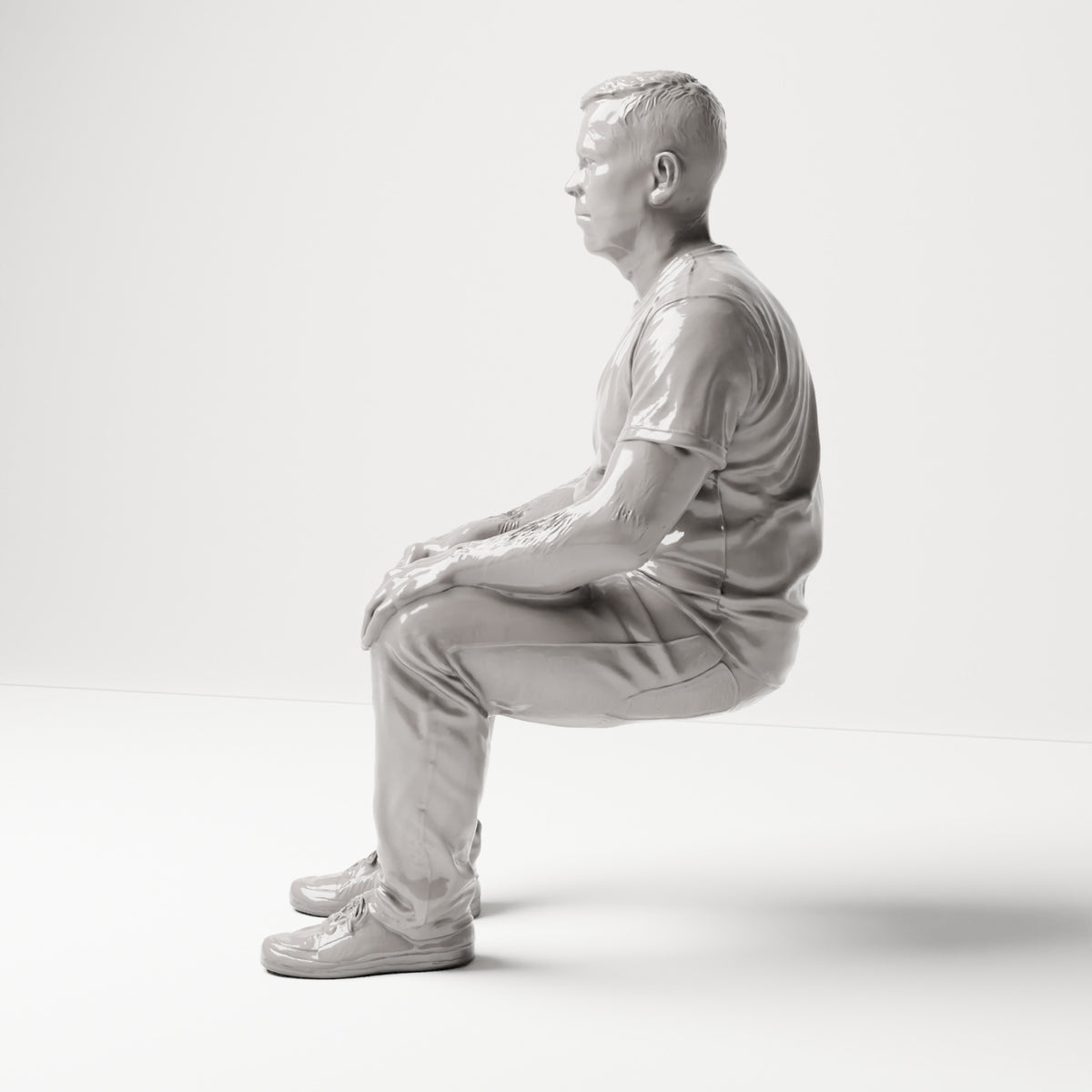 Sitzende Figur: Zuschauerin mit erhobenem Arm (B059) - linke Seitenansicht