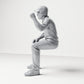 Diorama modelbouw productfoto 1: Zittende figuur: Mannelijke toeschouwer met geheven gebalde vuist (B065)