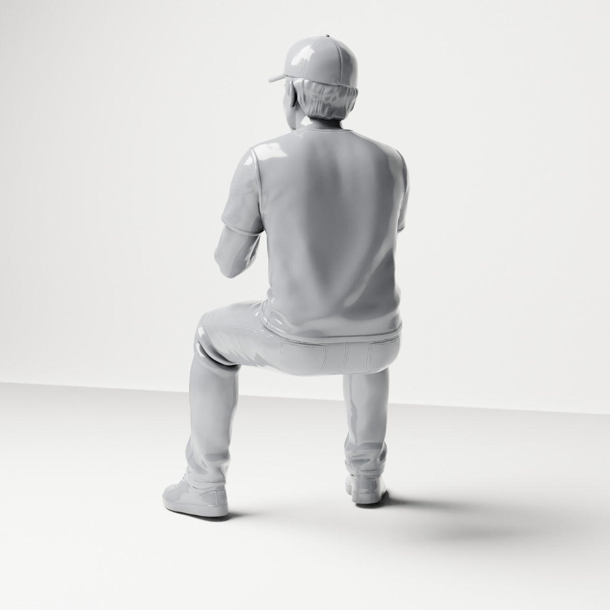 Diorama-modelbouw productfoto 2: zittende figuur: mannelijke toeschouwer met pet en samengebrachte handen (B068)
