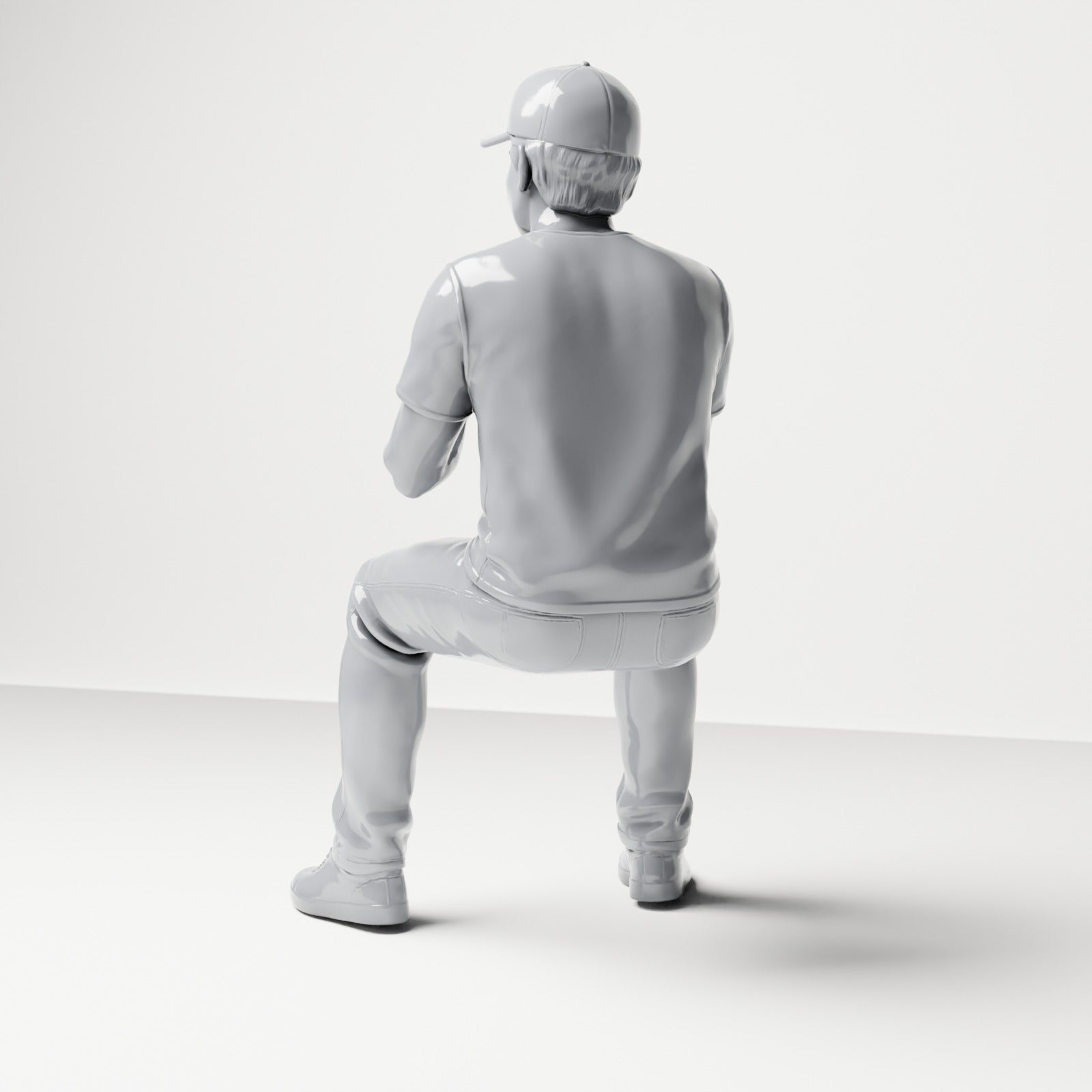 Diorama-modelbouw productfoto 2: zittende figuur: mannelijke toeschouwer met pet en samengebrachte handen (B068)