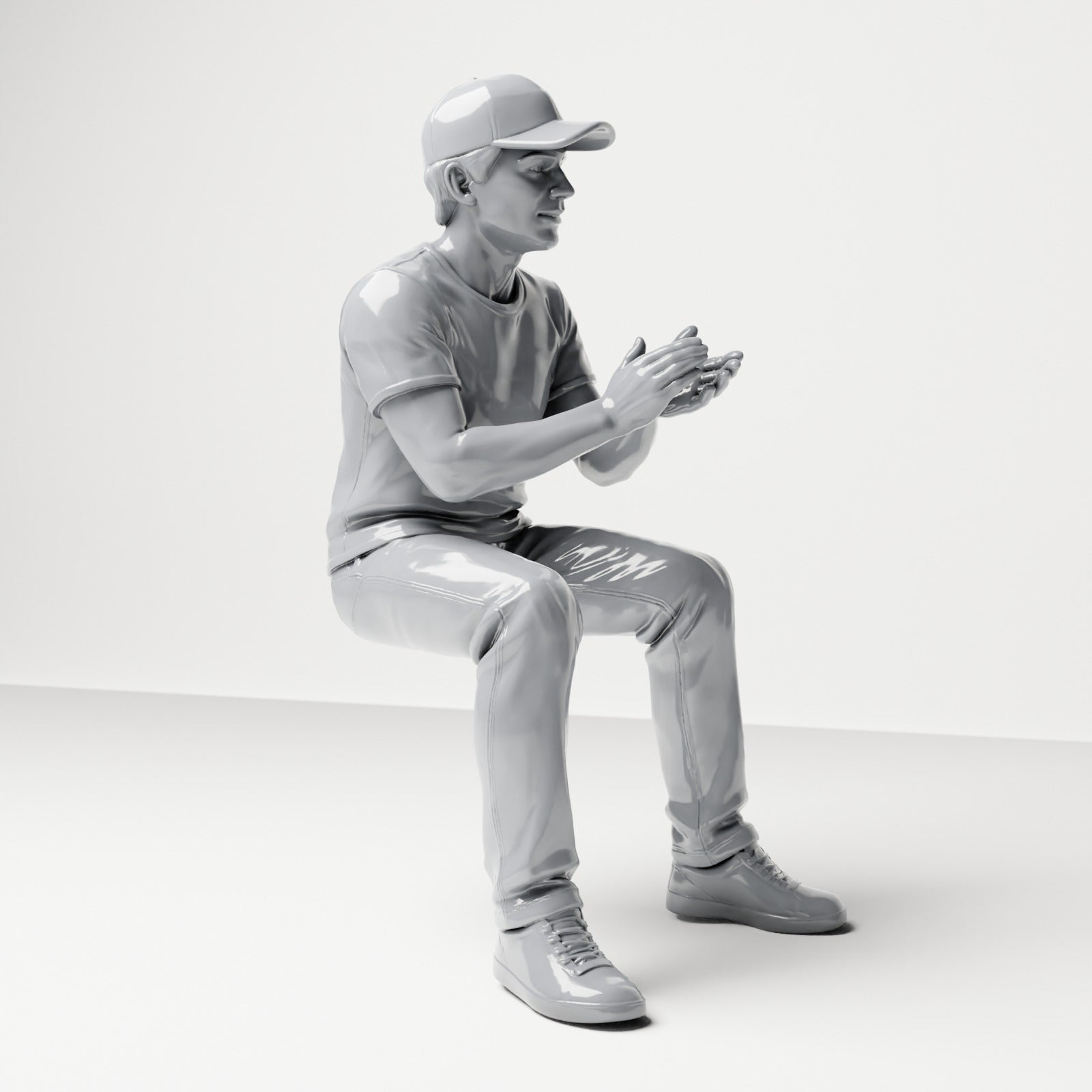 Diorama modelbouw productfoto 3: Zittende figuur: mannelijke toeschouwer met pet en samengevouwen handen (B068)