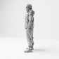 Diorama Modellbau Produktfoto 1: Stehende Figur: Mann mit Sonnenbrille, Zöpfen und ärmelloser Jacke (B074)