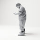Diorama Modellbau Produktfoto 1: Stehende Figur: Mann mit Smartphone in beiden Händen (B077)