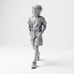 3Drifter-Miniatures B079 Bild 2: Gehende Figur: Junge mit T-Shirt, kurzen Hosen und Turnschuhen (B079)