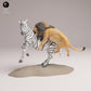 Productfoto Dierfiguur Diorama, Modelbouw: 0: Wilde Dierfiguur: Leeuw jaagt op Zebra – Dieren van de Savanne (Ref 25_08_06)