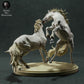 Productfoto Dierfiguur Diorama, Modelbouw: 0: Wilde Dierfiguur: vechtende Camargue Paarden – Hengsten (Ref 01_01_74)