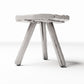 Produktfoto 2: Diorama Küche: Rustikaler dreibeiniger Holzhocker für die Miniaturküche (Ref. 1498D)