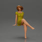 Diorama modelbouw productfoto 0: Diorama miniatuurfiguur: Zittende vrouw in jurk, blootsvoets, kort haar in de wind (Ref Nr. A95)