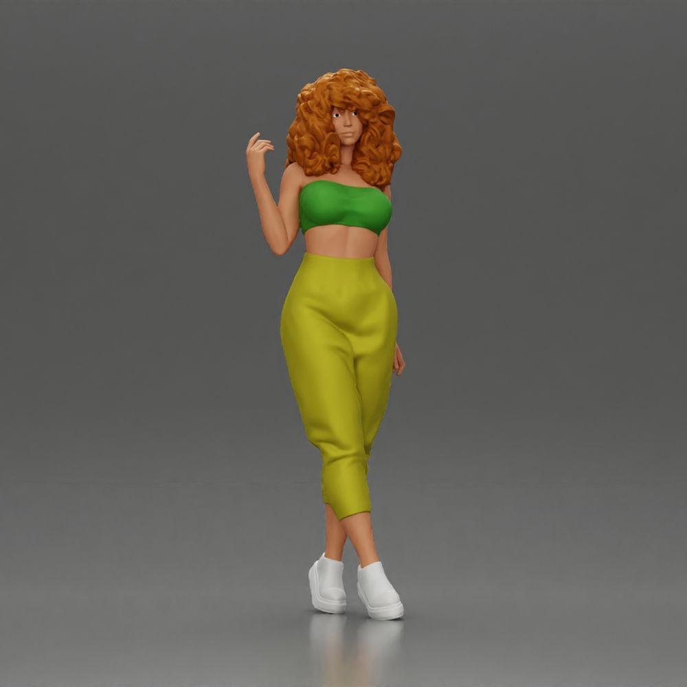 Diorama modelbouw productfoto 0: Miniatuurfiguur: Staande vrouw met krullend haar in groene outfit, poserend (Ref Nr. A130)