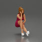 Diorama modelbouw productfoto 1: Diorama figuur: Diorama-miniatuur zittende vrouw in roze jurk, hand aan wang, plateauschoenen (Ref Nr. A131)