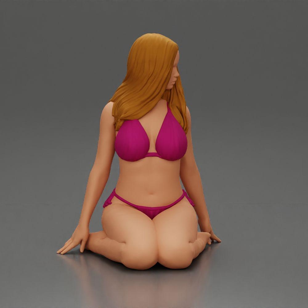 Diorama modelbouw productfoto 1: Knielende miniatuurfiguur vrouw in bikini, zittend op vlakke basis - stranddiorama (Ref Nr. A83)