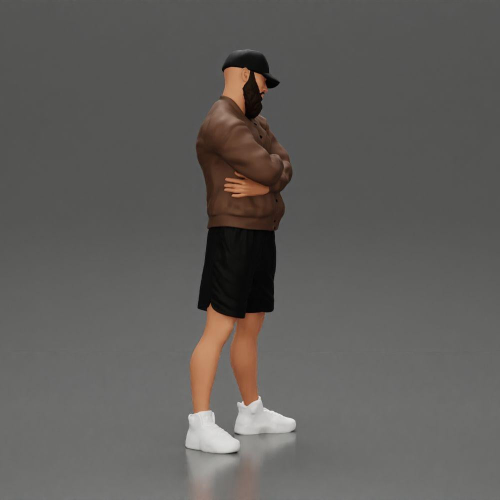 Diorama modelbouw productfoto 1: Figuur: Man met gekruiste armen, pet, jack, shorts, sportschoenen (Ref Nr. A125)