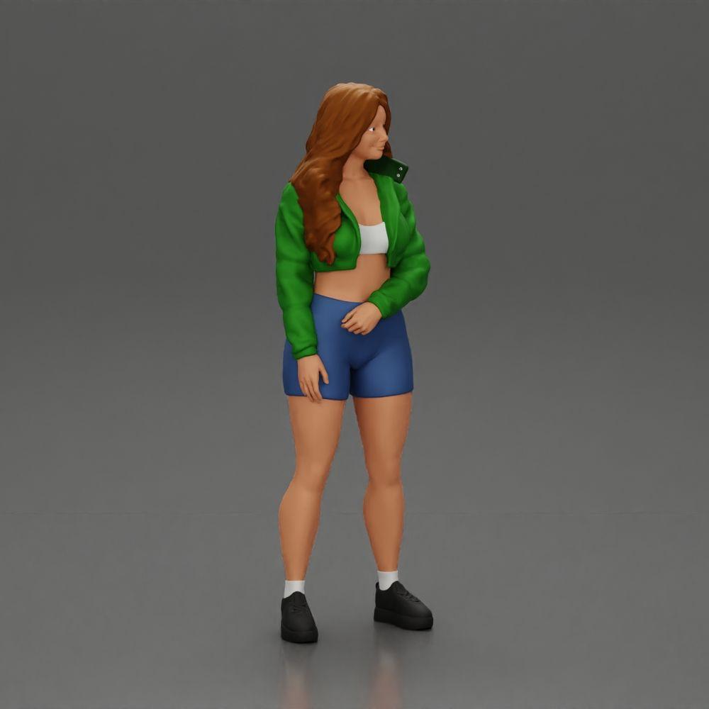 Diorama modelbouw productfoto 1: Miniatuurfiguur: Sportief meisje staand met kort jasje, shorts en sneakers (Ref Nr. A74)