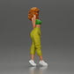 Diorama modelbouw productfoto 1: Miniatuurfiguur: Staande vrouw met krullend haar in groene outfit, poserend (Ref Nr. A130)
