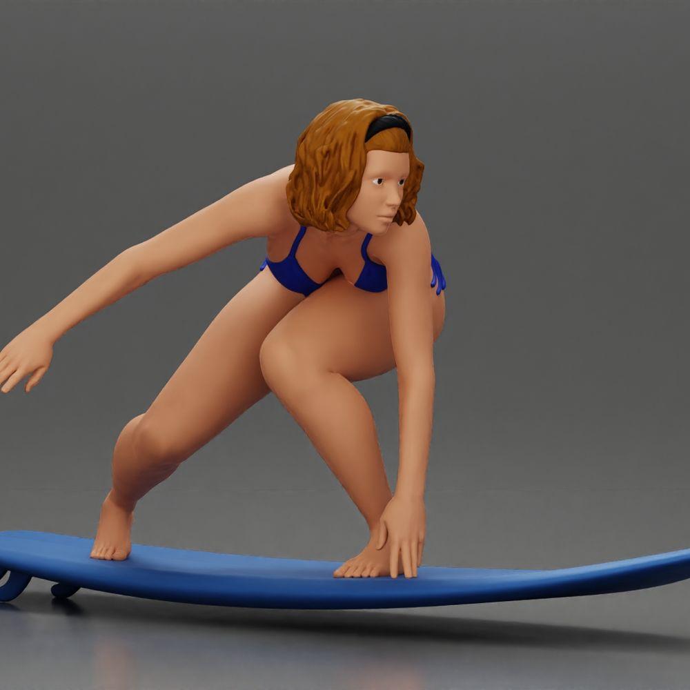 Diorama modelbouw productfoto 1: Diorama-miniatuur: Surferin kniend in bikini op surfplank, enkel (Ref Nr. A119)