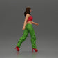 Diorama modelbouw productfoto 1: Diorama figuur: Miniatuur-figuur vrouw in looppose, groen-rood, kort topje, wijde broek, pumps (Ref Nr. A141)