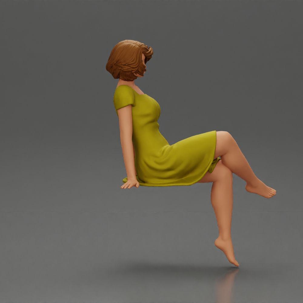 Diorama modelbouw productfoto 1: Diorama miniatuurfiguur: Zittende vrouw in jurk, blootsvoets, kort haar in de wind (Ref Nr. A95)