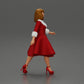 Diorama modelbouw productfoto 1: Diorama figuur: Miniatuurfiguur vrouw in rode jurk met bontaccent in stapende pose - Diorama (Ref Nr. A117)